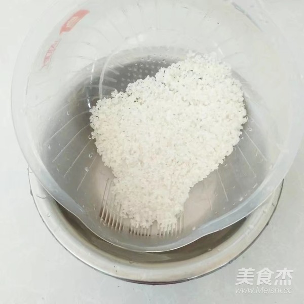 粉蒸五香排骨的做法步骤:2