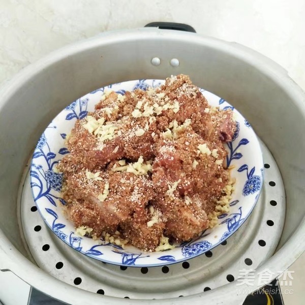 粉蒸五香排骨的做法步骤:13