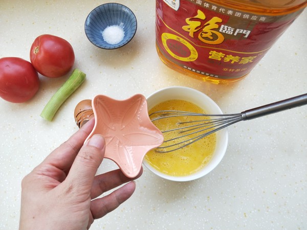 番茄炒蛋的做法步骤:3