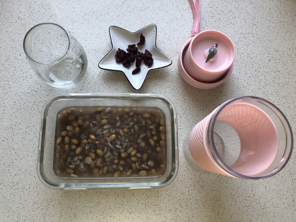 一分钟打香浓豆浆的做法步骤：1
