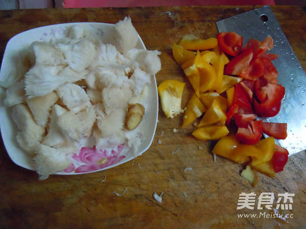 猴头菇炒牛腩的做法步骤:2