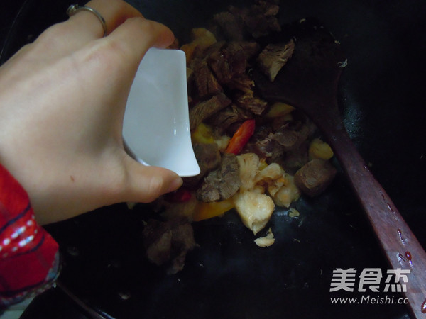 猴头菇炒牛腩的做法步骤:9