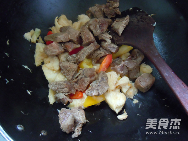 猴头菇炒牛腩的做法步骤:6