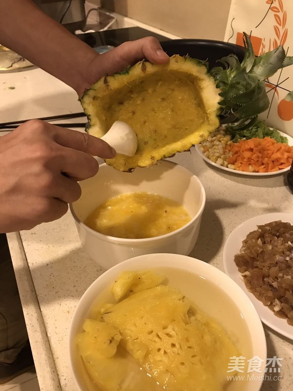 盛夏菠萝炒饭的做法步骤:2