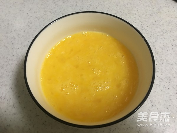 胡萝卜鸡蛋素包的做法步骤：3