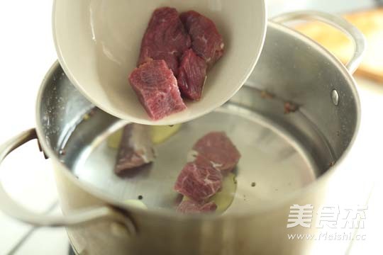 红烧牛肉的做法步骤：2