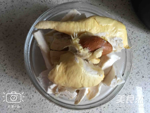 榴莲炖鸡的做法步骤：1
