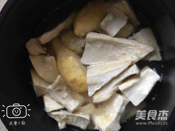 榴莲炖鸡的做法步骤:3