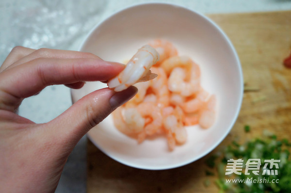 番茄滑虾仁的做法步骤:2