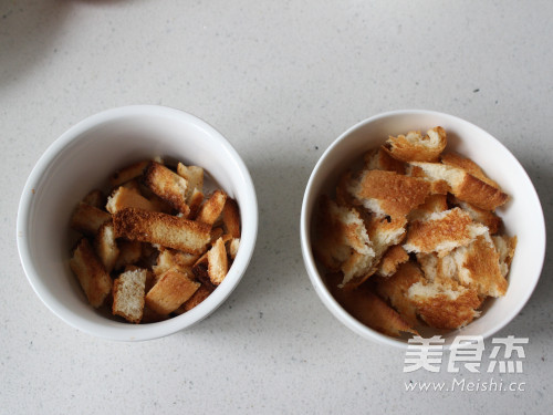 吐司蛋奶布丁的做法步骤：1