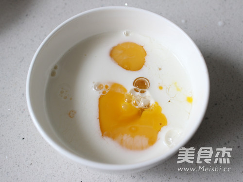 吐司蛋奶布丁的做法步骤:3