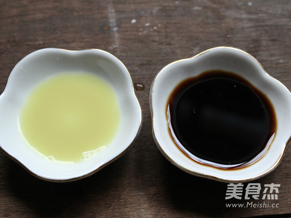 白灼虾的做法步骤：1
