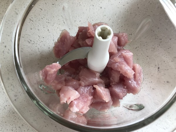 虾仁三鲜馅儿翡翠白玉水饺的做法步骤:3