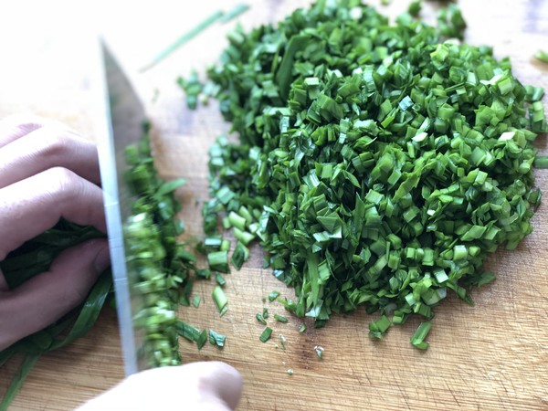 虾仁三鲜馅儿翡翠白玉水饺的做法步骤:4