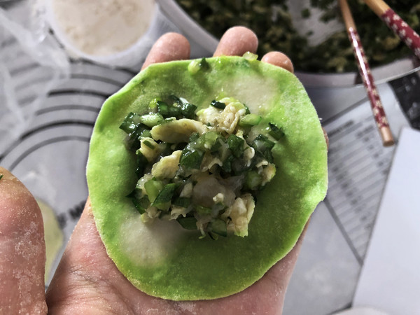 虾仁三鲜馅儿翡翠白玉水饺的做法步骤:12