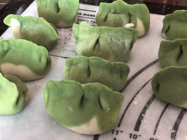 虾仁三鲜馅儿翡翠白玉水饺的做法步骤:13