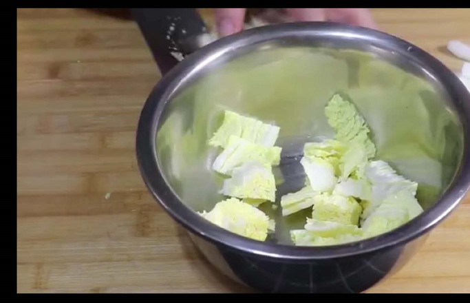 正宗猪肉白菜炖粉条，好吃就要这样做！五珍粉暖胃早餐组合！的做法步骤：1