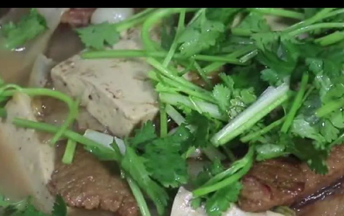 正宗猪肉白菜炖粉条，好吃就要这样做！五珍粉暖胃早餐组合！的做法步骤：11