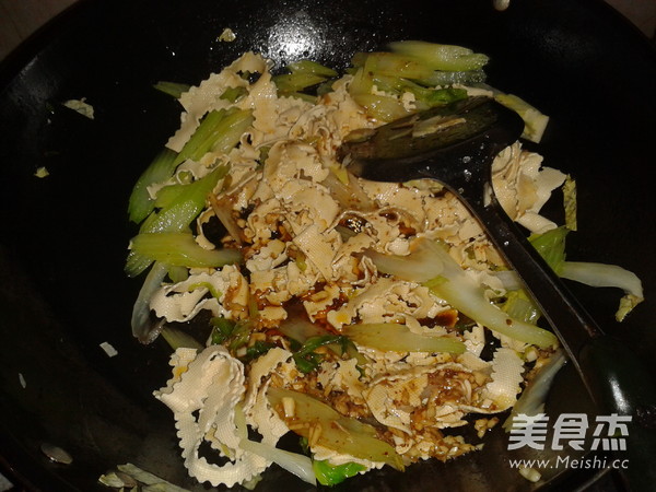 芹菜拌豆皮的做法步骤:7