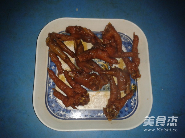 芹菜炒鸡脚的做法步骤：3