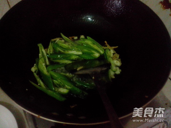 芹菜辣椒炒豆干的做法步骤：5