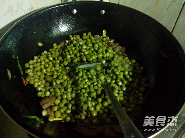 豆子芹菜炒肉丸的做法步骤：9