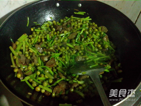 豆子芹菜炒肉丸的做法步骤：12