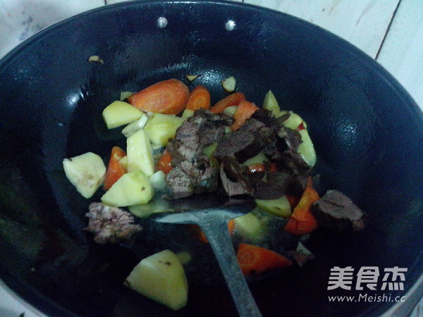 萝卜土豆烧牛肉的做法步骤：7