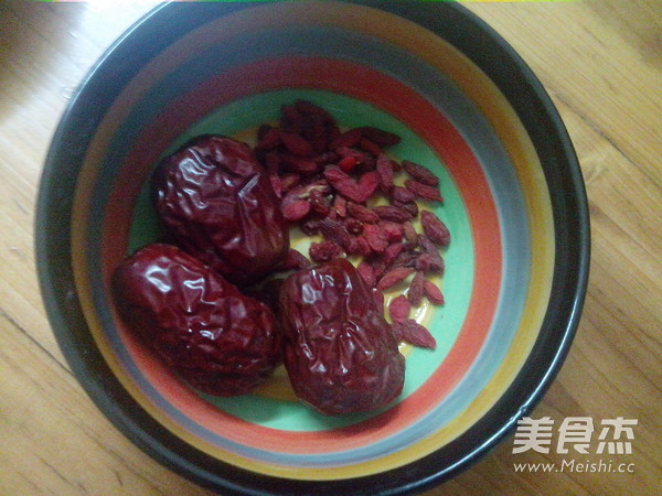 红枣枸杞豆浆的做法步骤:2