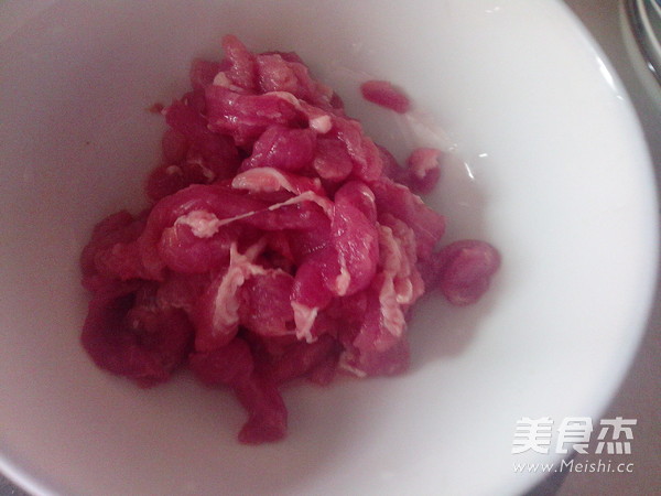辣椒炒肉的做法步骤：1