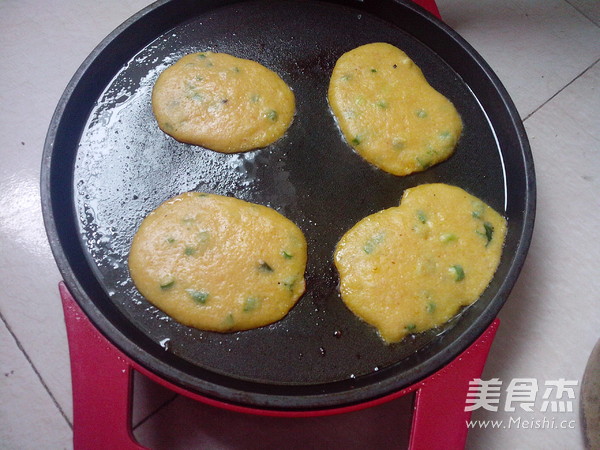 红萝卜豆浆渣饼的做法步骤:6
