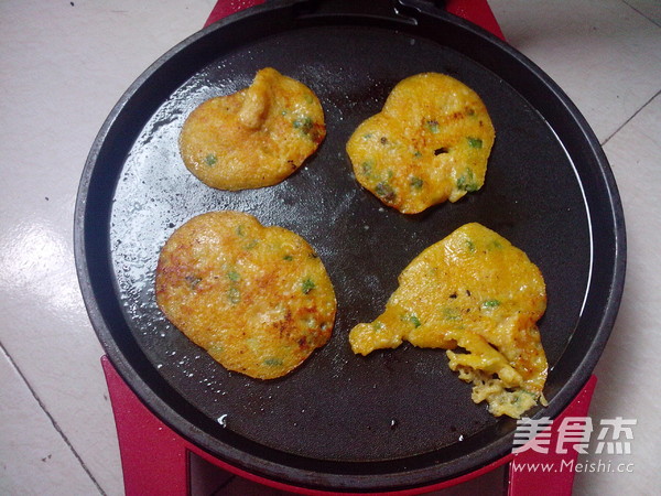 红萝卜豆浆渣饼的做法步骤:7