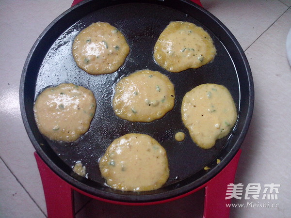 红萝卜豆浆渣饼的做法步骤:8