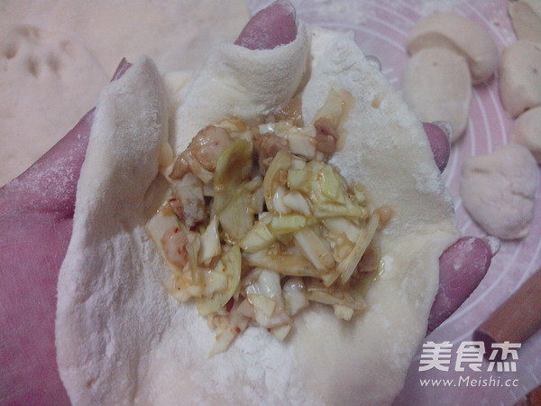 猪肉包菜包子的做法步骤:10