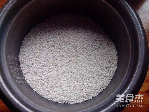 腊肉土豆糯米饭的做法步骤：1