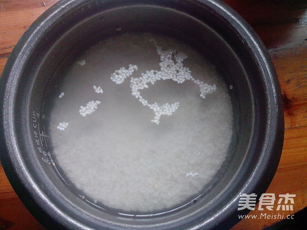 腊肉土豆糯米饭的做法步骤:2