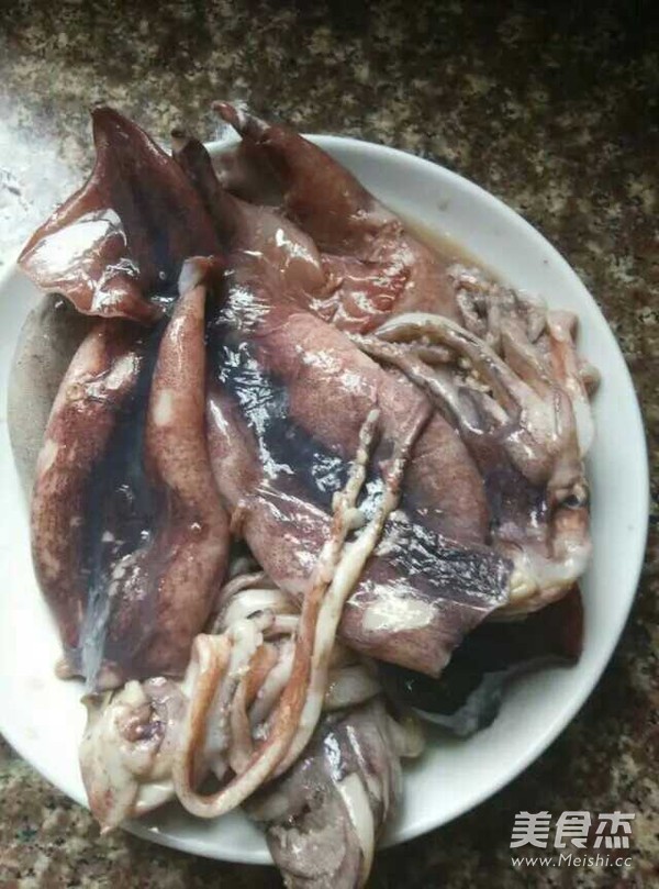 鱿鱼米肠的做法步骤：1