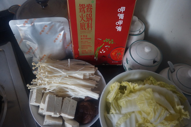关东煮也可以这样做，好吃不胖冬日暖暖の番茄素什锦暖锅的做法步骤：1