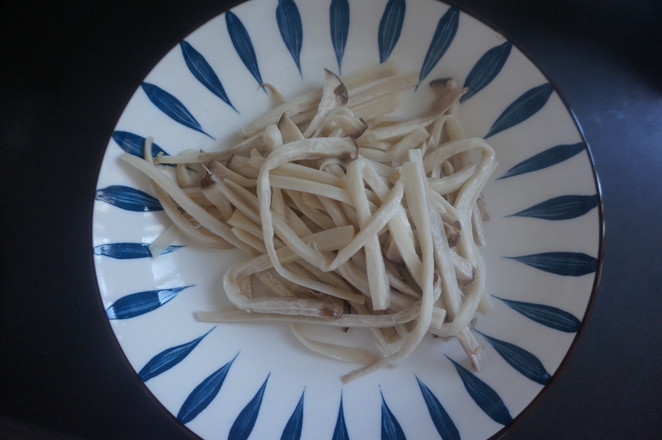 凉拌手撕杏鲍菇的做法步骤:9