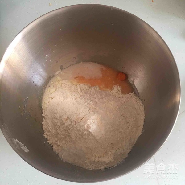 奶香胡萝卜面包(素油)的做法步骤:2