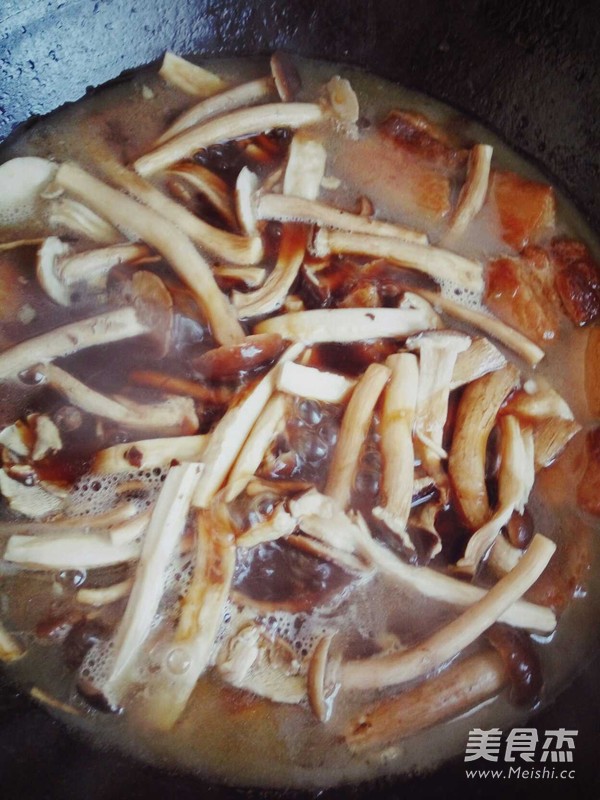 茶树菇红烧肉的做法步骤：5