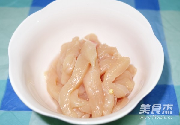 香酥鸡柳的做法步骤：1