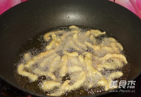 香酥鸡柳的做法步骤:6