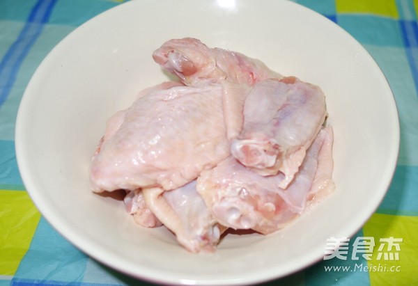 香辣鸡翅的做法步骤：1