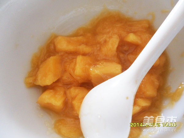 芒果西瓜果冻的做法步骤：2