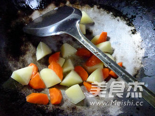 咖喱土豆年糕的做法步骤:3