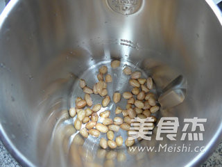 花生牛奶的做法步骤:3