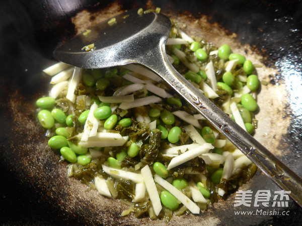 雪菜茭白炒毛豆的做法步骤：7