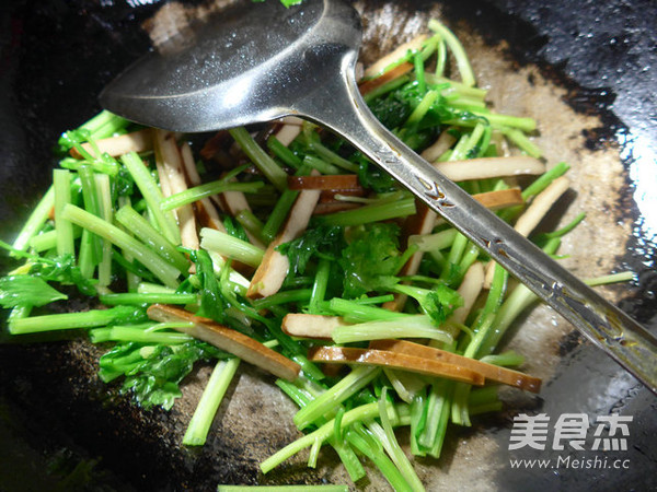 香干炒芹菜的做法步骤:4