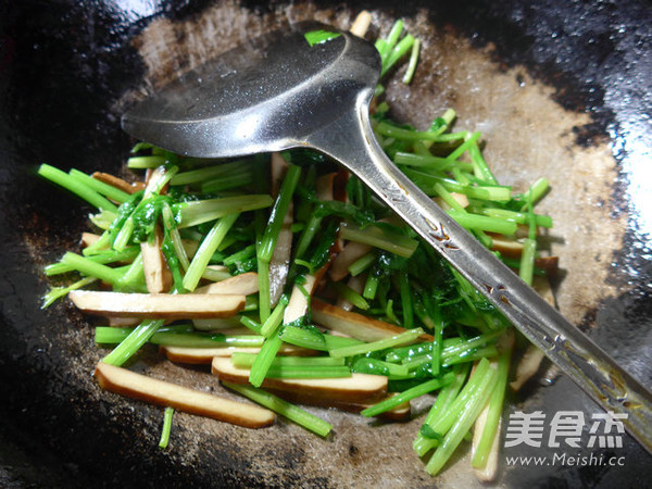 香干炒芹菜的做法步骤:7